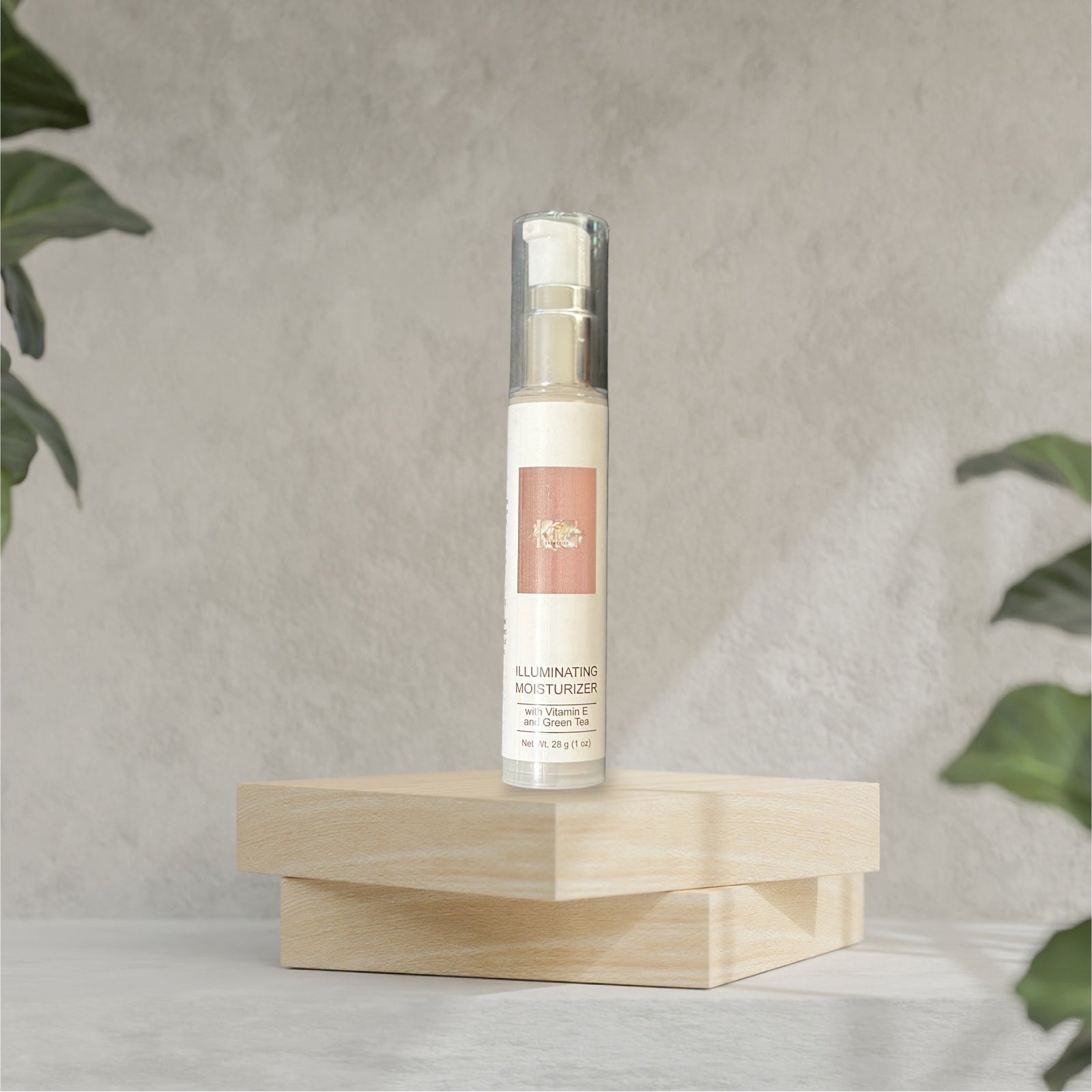 our illuminating moisturizer blends the skin nourishing benefits of vitamin E, known for its antioxidant properties, with vitamin C to promote a radiant complexion.